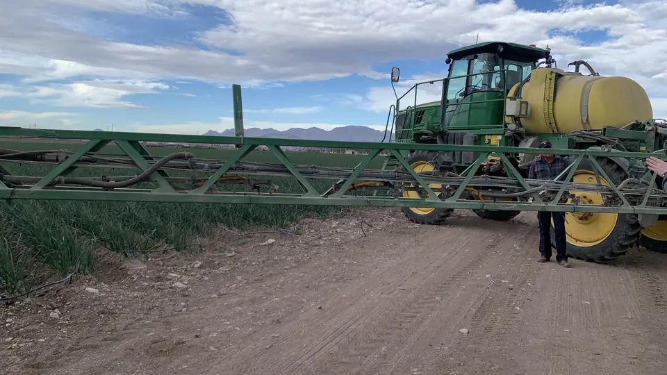 Aplicación de biofertilizante agrícola Koolterra en un cultivo de Chihuahua